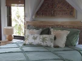 Villa Gede Private Guest House, hotel with parking in Selemadeg