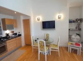 St Martin's View, 17 Easby Hall, 2 Bedroom, 2 bathroom with free private parking Sorry no pets