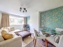 2 bed flat - SW London with parking, hôtel avec parking à Teddington