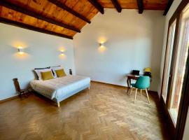 Villa Miomo pour 6 à 8 personnes avec vue mer, hotel in Santa-Maria-di-Lota
