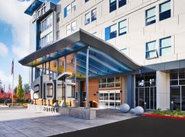 Aloft Seattle Sea-Tac Airport: SeaTac şehrinde bir aile oteli