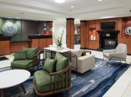 Fairfield Inn & Suites Kansas City Overland Park, hotel perto de Campo de Golfe Principal de Overland Park, Overland Park