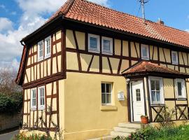 Historisches Fachwerkhaus, hotel s parkiriščem v mestu Königsberg in Bayern