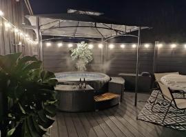 The POD Unique & Stylish Luxury Accommodation With Hot Tub, hotell med bubbelbad i Swanlinbar