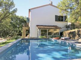 Nice Home In Chteauneuf-de-mazenc With Wifi, Private Swimming Pool And Outdoor Swimming Pool, hotel in La Bégude-de-Mazenc