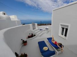 White Swallow Suite Santorini – willa w mieście Vourvoúlos