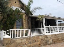 Above The Harbour solar-powered accommodation, hotel in Mossel Bay