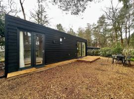 Ultiem ontspannen in compleet ingericht tiny house in bosrijke omgeving, hotel in Nunspeet