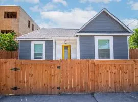 Charming 4BR2BA Only 5 mins Downtown Riverwalk
