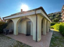La casa di Mauro - Mare e ciclabile a pochi passi, vacation rental in Riva Ligure