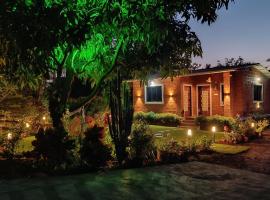 The Royal Ascot Holiday Home, hotel vicino alla spiaggia ad Alibaug