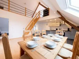 Stay and Work Apartment - 8 single beds - Garage