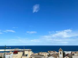 Ático duplex con Vista Mar y Terraza Privada a 200m de la playa hasta 6 personas, hotel en Garrucha