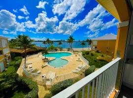 Superbe studio lumineux, vue sur piscine et mer, hotel en Baie Nettle