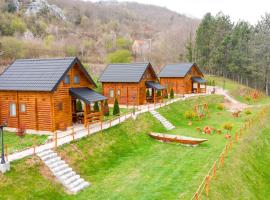 Brīvdienu māja FOREST&LAKE COTTAGES pilsētā Virpazara