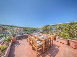 CASA SOLE Terrazza con vista mare, Relax e Wifi, hotell i Camogli