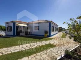 Hilltop Blue Village by ACasaDasCasas