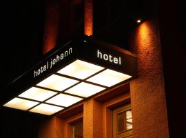 Hotel Johann, hotel near Gneisenaustraße Underground Station, Berlin