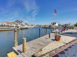Toms River Apartment about 5 Mi to Jersey Shore!, pet-friendly hotel in Toms River