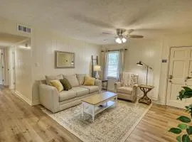 Cozy French Cottage 1/2 mi from Covington Square