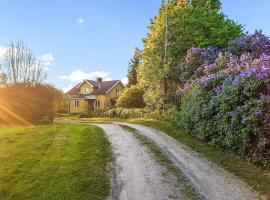 Stunning Home In Berghem With House A Panoramic View, feriehus i Berghem