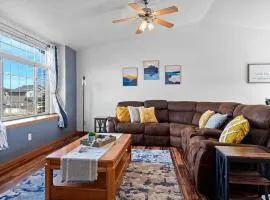 Stylish 5 BR- LG Fenced Backyard and Playground