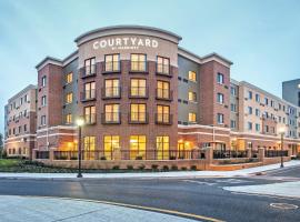 Courtyard by Marriott Glassboro Rowan University, hotel con estacionamiento en Glassboro