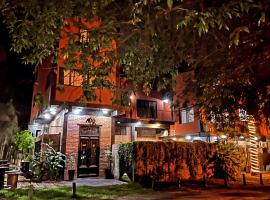 Monica’s Apartments, hotel in Canning
