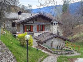 2 Bedroom Lovely Home In Zorzoi, hotel a Sovramonte