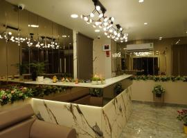 HOTEL RICHIE RICH، فندق بالقرب من مطار سردار فالابهبهاي باتل الدولي - AMD، أحمد آباد