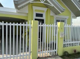 앙헬레스에 위치한 홀리데이 홈 4 Bedroom Bungalow, Angeles City