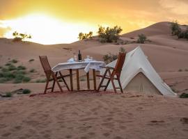 Exclusive "Les Hommes Bleu" Camp - Dar Azawad Unique Experience, viešbutis mieste Mhamidas