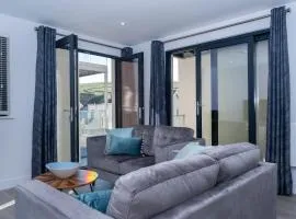 6 Putsborough - Luxury Apartment at Byron Woolacombe, only 4 minute walk to Woolacombe Beach!