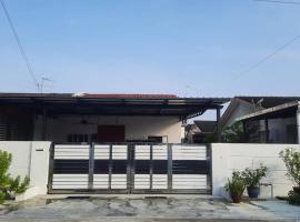 BRICK HOMESTAY, hotel di Teluk Intan