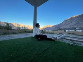 Natures View Residency, hotel in Hundar