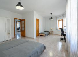 Casa Granada budget Haus bei Granada、ドゥルカルのゲストハウス