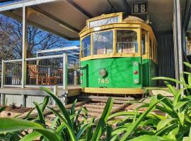 Yarra Valley Tram Stay โรงแรมสำหรับครอบครัวในลิลลีเดล