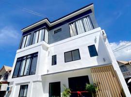 NEW Modern home near Airport, Beach and Fast Wi-Fi, hotel en Sudtungan