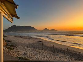 Large villa, walk to the beach, golf hotel in Cape Town