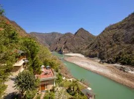 Raga on the Ganges, Rishikesh