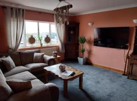 3-Bed Apartment in Lowestoft with sea views, хотел с паркинг в Лоустофт