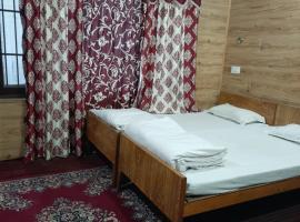 Hotel Happy Home, hotel with parking in Srinagar