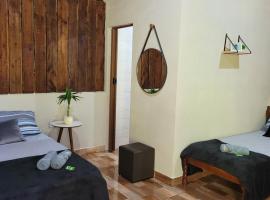 Chalé Recanto da Cachoeira I, hotell med parkering i Eldorado