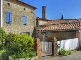 La maison bleue, hotel with parking in Lautrec