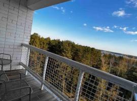 Studio Apartment with Lake View, hotel in Visaginas
