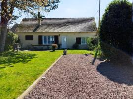 Maison de 2 chambres a Varaville a 400 m de la plage avec jardin clos et wifi, maison de vacances à Varaville