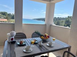 Apartments Divna، فندق بالقرب من Losinj Airport - LSZ، 