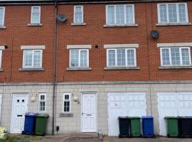 Spacious 8 bed house in central Grimsby, hotel in Grimsby