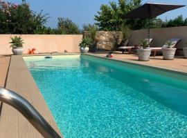 Villa tout confort avec piscine, hotell i Ventiseri
