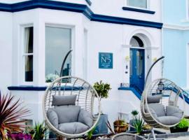 Hotel No5 Beach front with Free Private Car Park, hotel in Llandudno